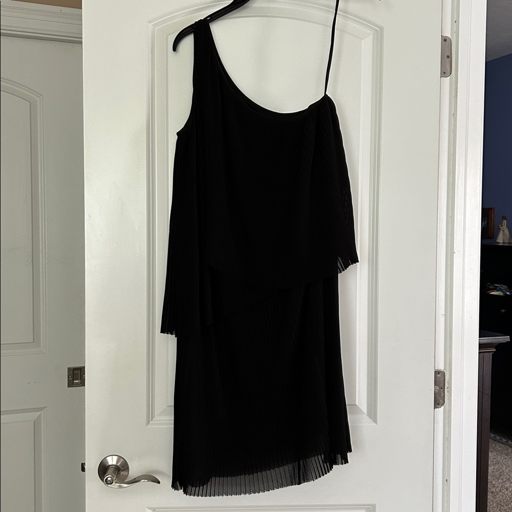 Michael Kors Black Pleated Asymmetrical One Shoulder Dress - M